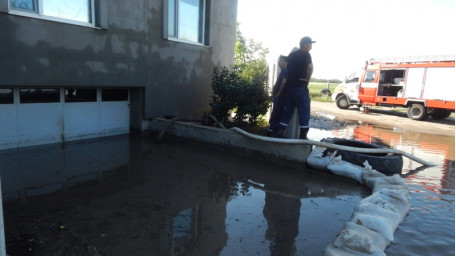 Скадовські рятувальники допомагали населенню по відкачці води